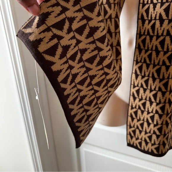 Michael Kors MK Signature Scarf/Shawl - Picture 5 of 10
